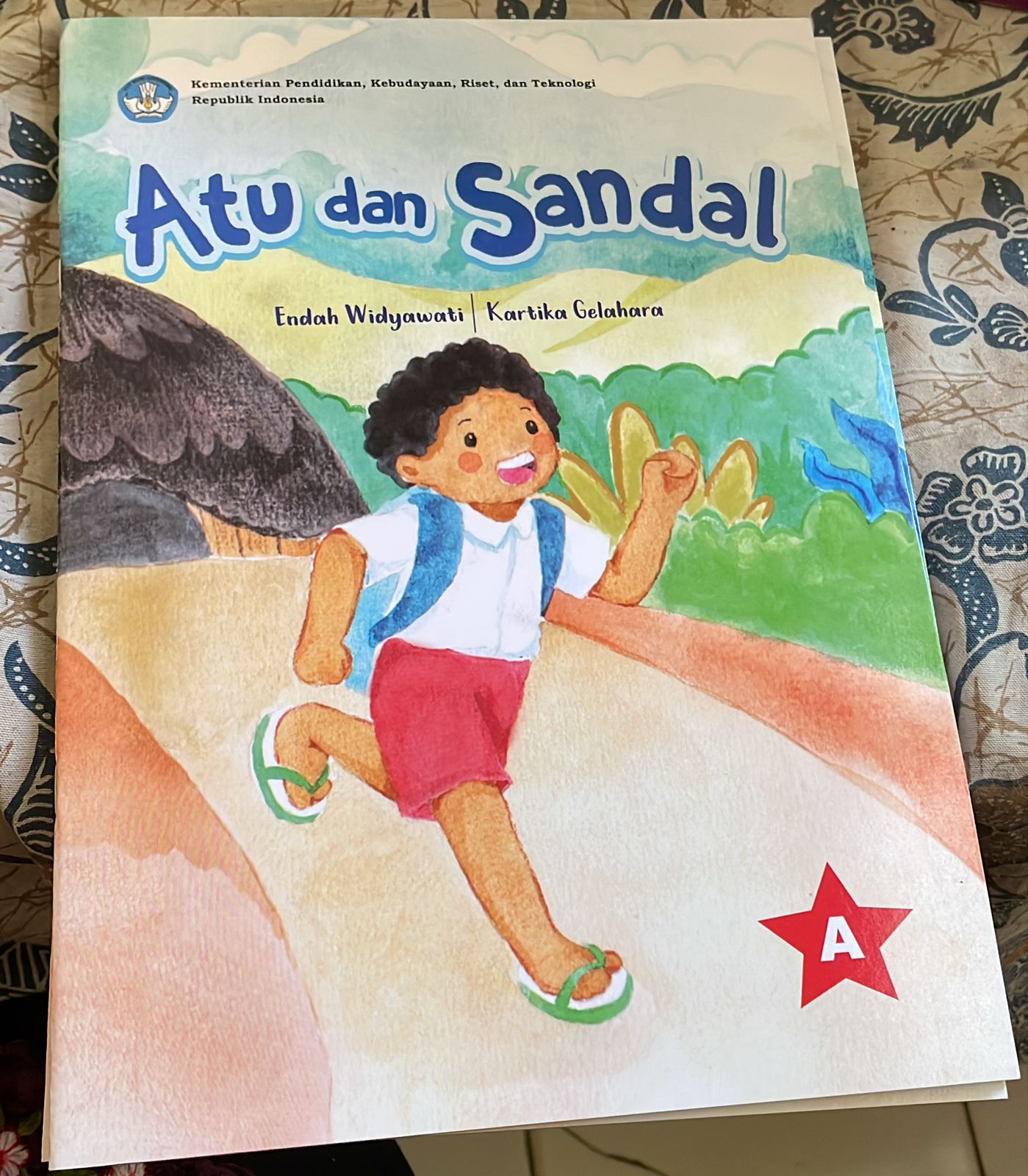 Sampul Atu Dan Sandal